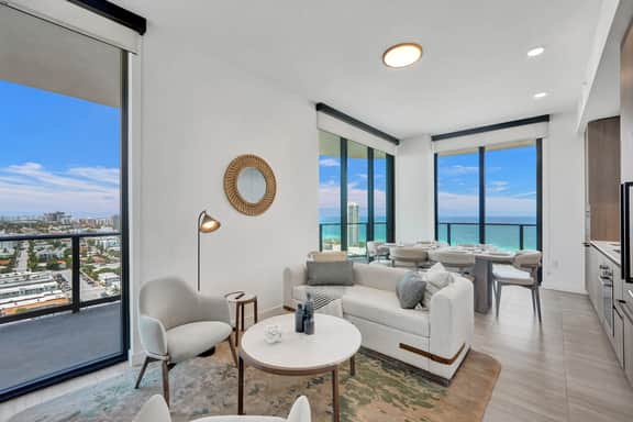 20th-Floor 4BR Haven | Breathtaking Ocean Views - Image 4