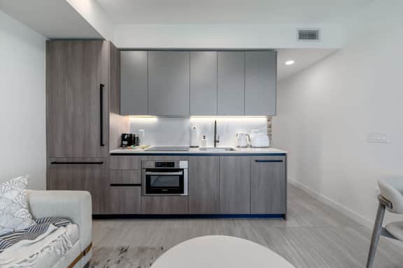 17th Floor Beachside Retreat | Luxe 1BR at 72 Park - Image 4