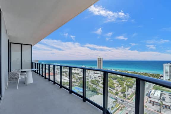 21st-Floor Corner 2BR | Water Views, Miami Beach - Image 2