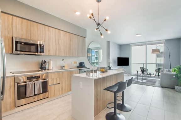 Modern 1 Bdrm Condo With Pool & Bay Views - Image 3