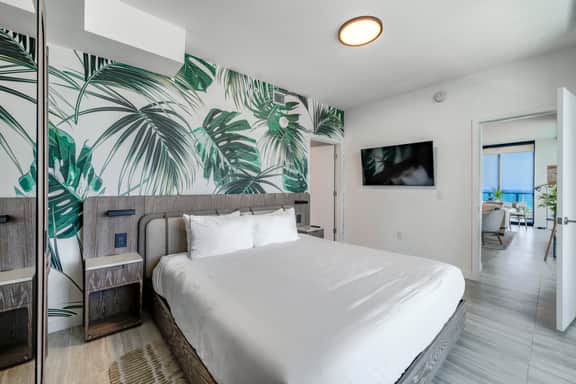 10th F Luminous 2BR/2BA | Pool, Gym & Miami Beach - Image 2