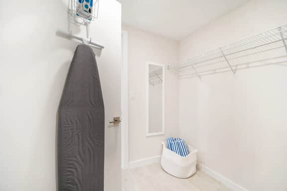 Tropical Miami Oasis - 1Bdrm Condo Skyline Views - Image 3