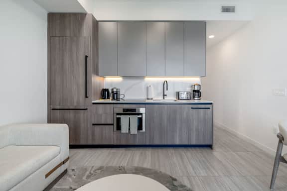18th Floor Coastal Oasis | Pool, Gym & Beach - Image 4