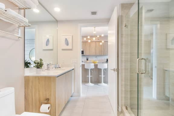 Cozy Deco 1 Bdrm Condo, Best Miami Location - Image 5