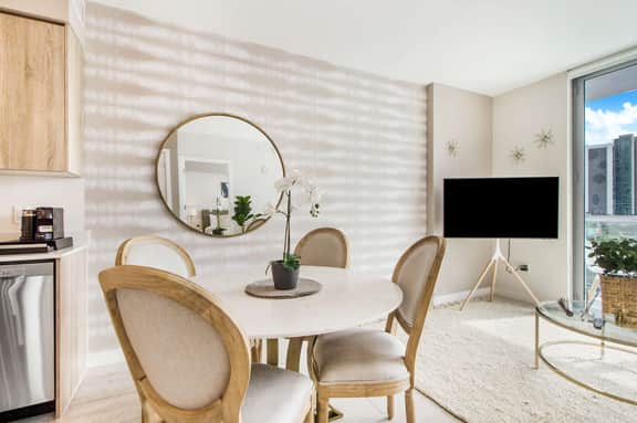 Cozy Deco 1 Bdrm Condo, Best Miami Location - Image 2