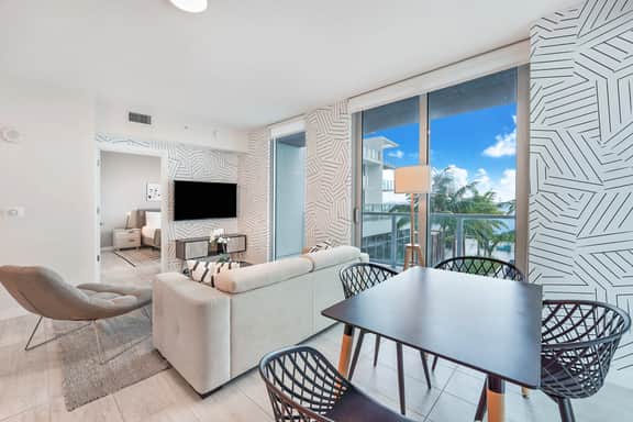 Rare Modern 1Bdrm Condo- Miami Design Dist - Image 3