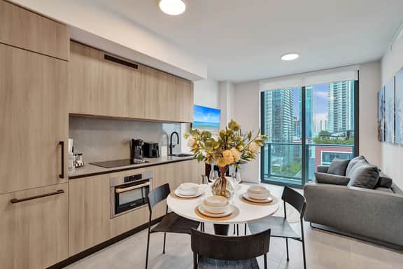 Stunning Views Downtown Miami 1/2+Den 15th Floor - Image 5
