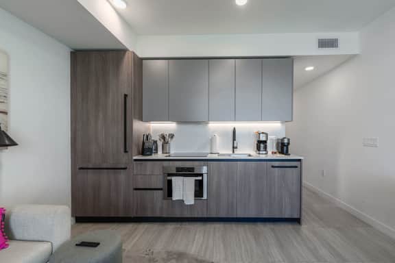 Modern 1BR Oasis | Pool, Gym & Miami Beach Access - Image 4