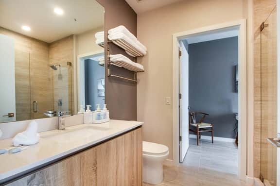 Stylish 1Bdrm Penthouse In Miami Design District - Image 5