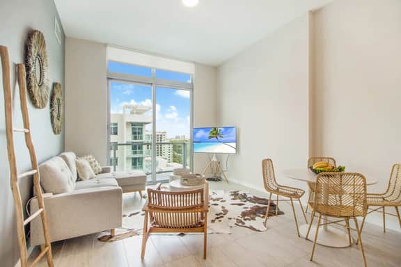 Stylish 1Bdrm Penthouse In Miami Design District - Image 2