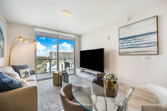 Bay Views! Rare Find 1 Bdrm Condo-Miami Design - Image 5
