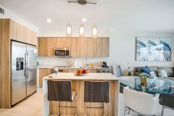 Bay Views! Rare Find 1 Bdrm Condo-Miami Design - Image 3