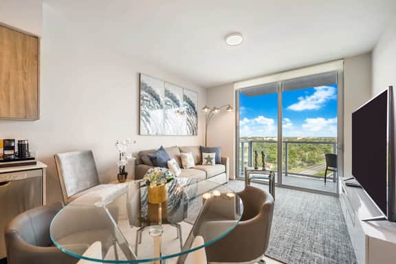 Bay Views! Rare Find 1 Bdrm Condo-Miami Design - Image 2
