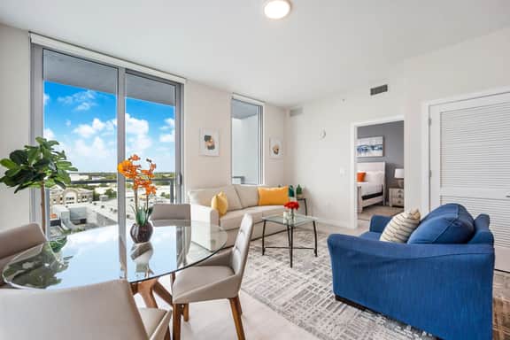 Corner 1 Bdrm Condo In Miami Design District - Image 2