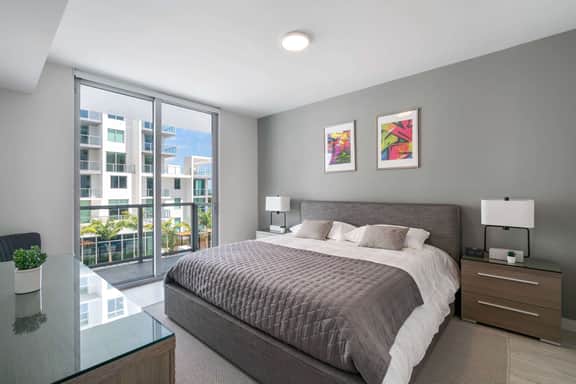 Modern Decor W/ Bay Views 1 Bdrm Condo - Image 5