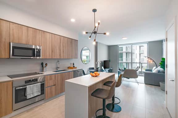 Modern Decor W/ Bay Views 1 Bdrm Condo - Image 3