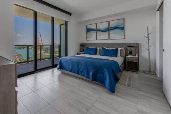 Modern 1BR, 15th Floor | Pool & Fitness Center - Image 5
