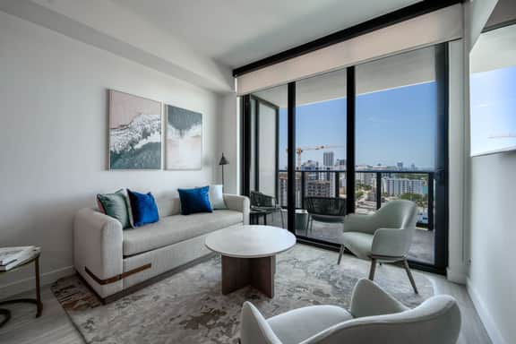 Modern 1BR, 15th Floor | Pool & Fitness Center - Image 2