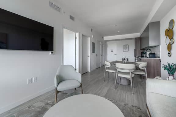 Modern 1BR, 15th Floor | Pool & Fitness Center - Image 4