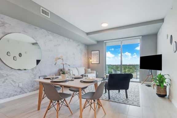 Sophisticated Modern 1 Bdrm Condo, Miami Design District - Image 2