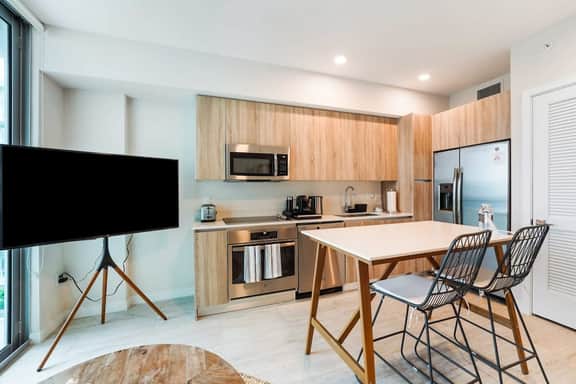 Amazing Bayviews Studio! Perfect Location - Image 4