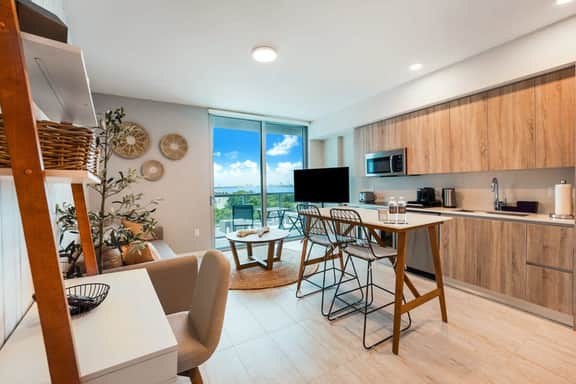 Amazing Bayviews Studio! Perfect Location - Image 5