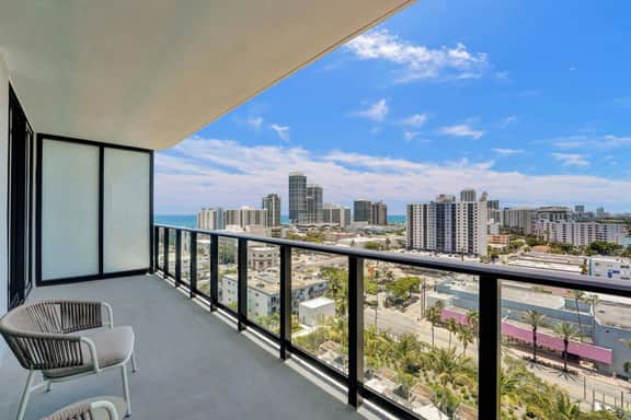 18th Floor Beachside Oasis | Pool, Gym & Beach - Image 5