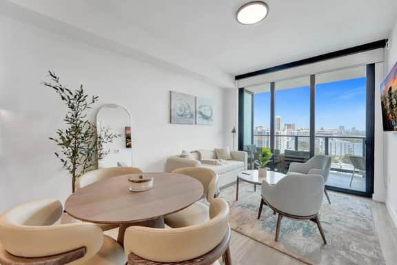 Luxe Coastal Retreat | 16th Floor Near Beach &Pool - Image 2