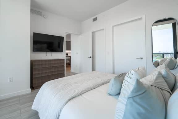Designer Beach Escape | Pool, Gym & Luxe 1BR - Image 3