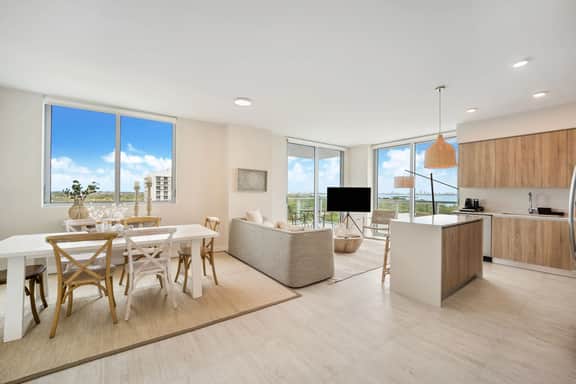 Spectacular Views 2 Bdrm Condo, Miami Design Distr - Image 2