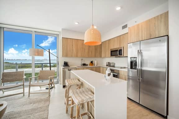 Spectacular Views 2 Bdrm Condo, Miami Design Distr - Image 3
