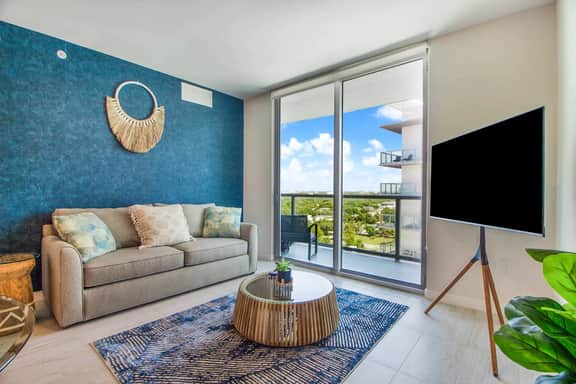 Gorgeous 1 Bdrm Condo Pool & Bay Views - Image 4