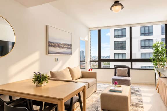 Stylish 2BR Retreat in Downtown Miami Free Parking - Image 4