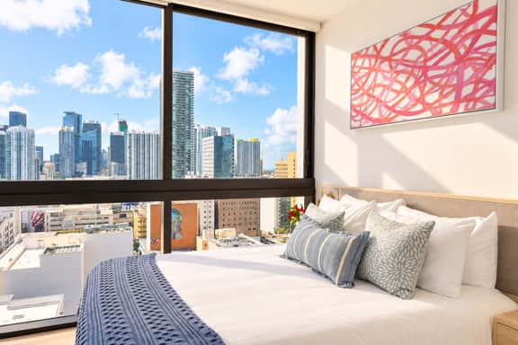 Stylish 2BR Retreat in Downtown Miami Free Parking - Image 3