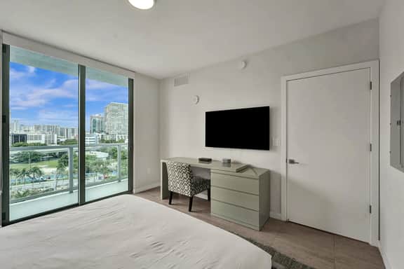 BRAND NEW Amazing 1 Bdrm Condo Best Miami Location - Image 4