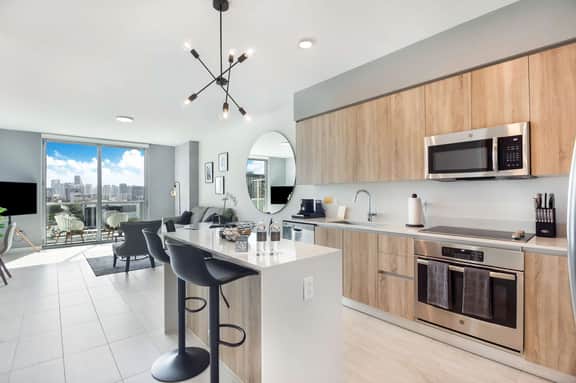 Bay & City Views! New Modern 1 Bdrm Condo-Miami - Image 2