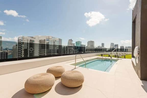 NEW Modern 1/1 Condo Downtown Miami Free Parking! - Image 2