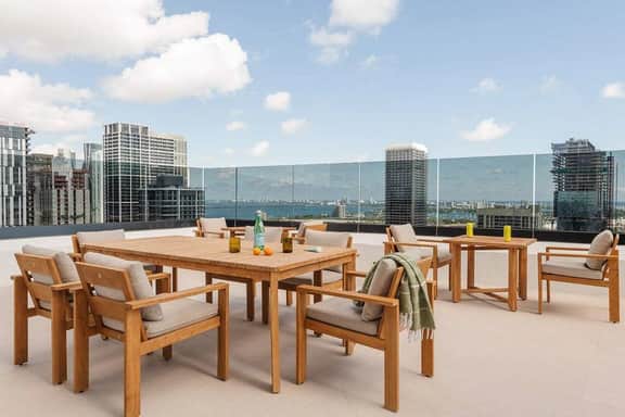 NEW Modern 1/1 Condo Downtown Miami Free Parking! - Image 4