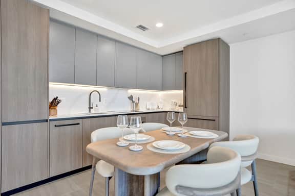 NEW: Bright 20th Floor 2BR | Ocean Breezes & Beac - Image 4