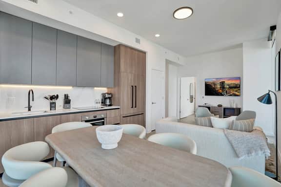 NEW: 21st Floor, Ocean Views | Pool, Gym & Beach - Image 5