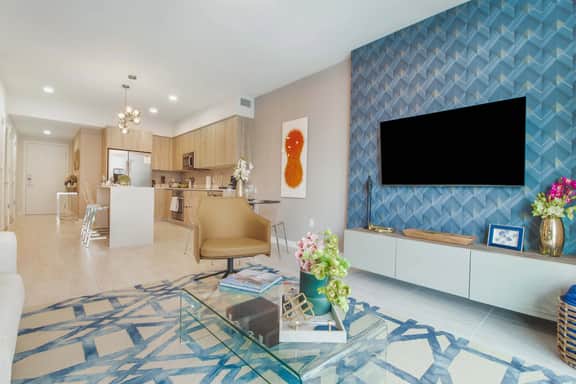 Bay + Pool Views! Modern 1Bdrm Condo - Miami - Image 3