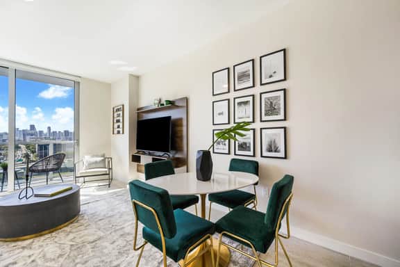 Modern Tropical 1 Bdrm + den Condo - Image 2