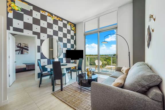 2 Bedroom City View - Image 4
