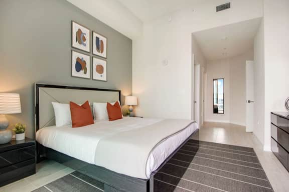Gorgeous Bayviews - Urban Design 2Bdrm Penthouse - Image 4