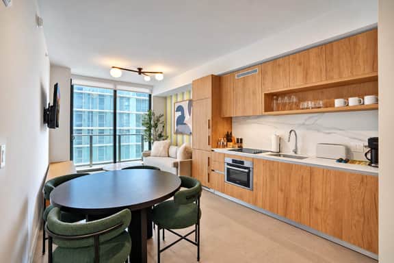 Modern New 1/1 Condo, Downtown Miami 19th Floor - Image 5