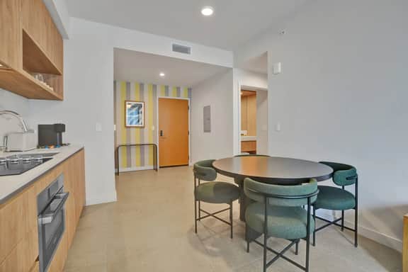 Modern New 1/1 Condo, Downtown Miami 19th Floor - Image 3