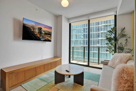 Modern New 1/1 Condo, Downtown Miami 19th Floor - Image 4
