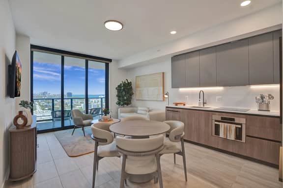 Refined 1BR on the 15th | Balcony, Pool & Gym - Image 2