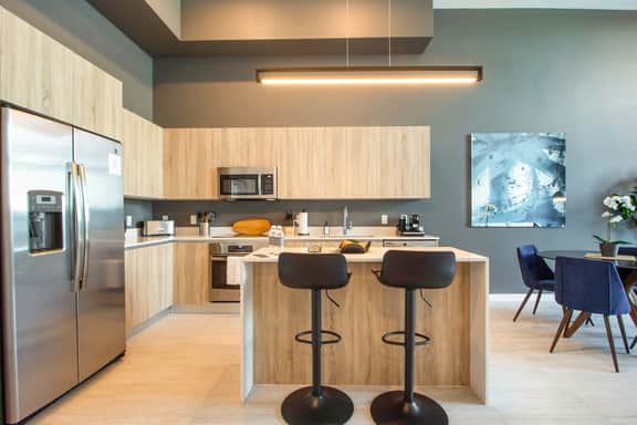 Clean & Modern 1 Bdrm Condo- Miami Design Dist - Image 3
