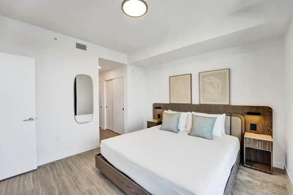 10th-Floor 4BR | Pool, Gym & Beach Access - Image 5
